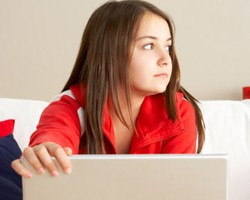 Tips & Trik Membantu Anak Menghadapi Cyberbullying