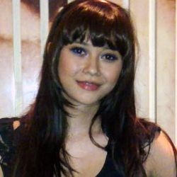 Vakum Nyanyi, Aura Kasih Main Sinetron Perdana