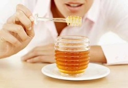 Usir Jerawat dengan Manisnya Madu