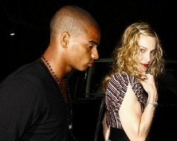 Madonna Siap Nikahi Kekasih Mudanya?