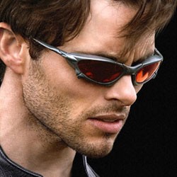 Bintang Superman Returns Digugat Cerai Istri