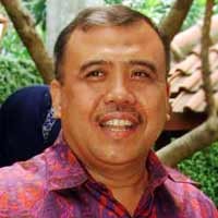 Ditanya Reshuffle Kabinet, Patrialis Pamer Segunung Prestasi