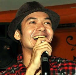 Dude Herlino Tak Main-main dengan Asmirandah