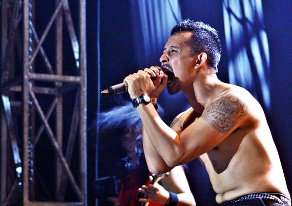 Hingar-bingar Aksi Panggung Burgerkill