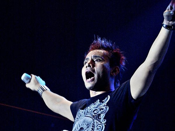 Dahsyatnya Aksi Panggung Mahadewa