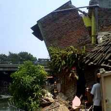 Resah Longsor Stren Kali Meluas, Kecamatan Krembangan Siaga