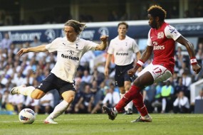 Spurs Tundukkan Arsenal 2-1