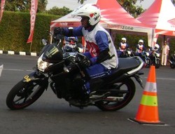 Tips Safety Riding untuk Motor