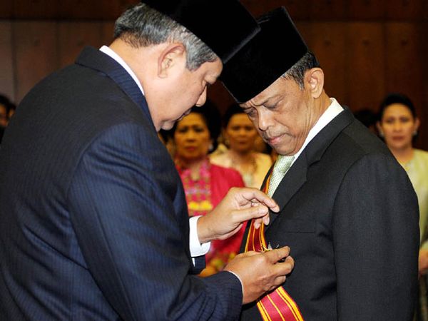 8 Purnawirawan TNI Terima Bintang Mahaputera