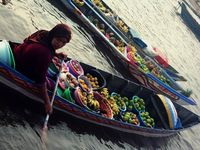 Menyusuri Pasar Terapung Banjarmasin