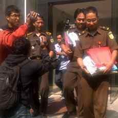 Kejari Geledah Kantor PD Pasar Surya