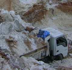 Lereng Batu Pedhel Longsor, Dua Penambang Tewas 