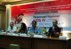 Satu dari Tiga Waria Terinfeksi HIV/AIDS