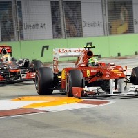 Ferrari Bantah Berniat Celakai Hamilton