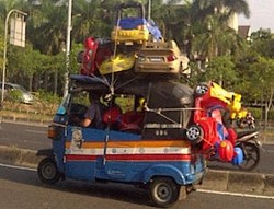 Angkutan Bajaj Kelebihan Muatan