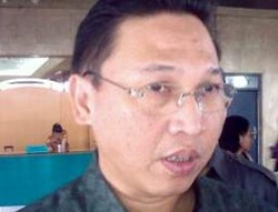 Menteri ESDM Ngotot Minta Industri Otomotif Tahan Produksi 