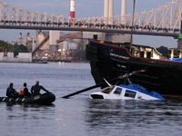 Heli Masuk Sungai, 1 Orang Tewas