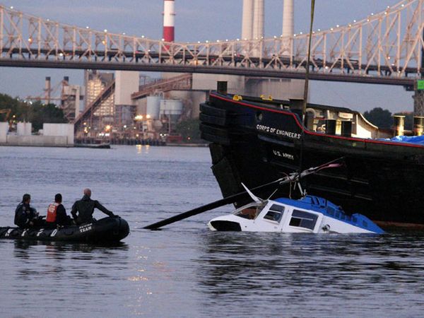 Heli Masuk Sungai, 1 Orang Tewas