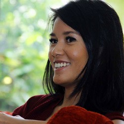 Titi Sjuman Tak Pernah Bermimpi Jadi Aktris