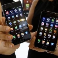 iPhone 4S Terancam Samsung & HTC