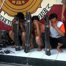 Gasak Kabel 90 Meter, Tiga Sekawan Digulung