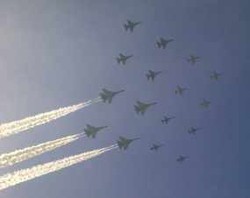 HUT ke-66 TNI Dimeriahkan Atraksi Prajurit Wanita