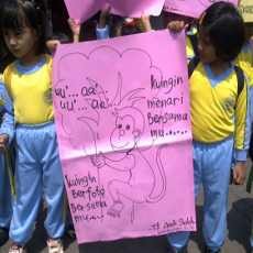 Puluhan Siswa TK Anak Sholeh Prihatin Satwa KBS Banyak yang Mati