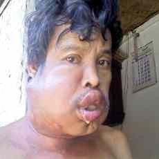 Desainer Batik Tulis Pamekasan Tergolek Diserang Tumor Ganas
