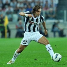Lepas Pirlo, Milan Dikritik