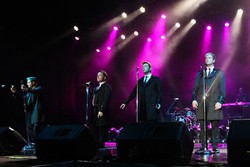 Konser Terhenti, Westlife Gagal Nyanyikan Lagu Lady Gaga