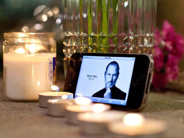 Steve Jobs Tutup Usia