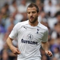 Main di Sayap, VdV Protes Redknapp