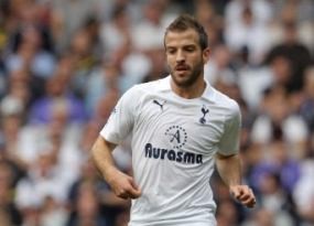 Main di Sayap, VdV Protes Redknapp
