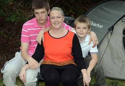 Ibu & 2 Anak Tak Boleh Nonton TV Agar Jantungnya Tak Berhenti