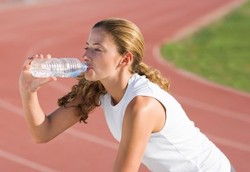 Pelari Marathon Banyak yang Kelebihan Minum Air Putih