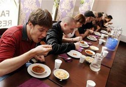 Gara-gara Lomba Makan Sambal, 2 Orang Masuk Rumah Sakit