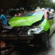 Taksi Serobot Jalur Busway karena Macet, Malah Tabrak Bus TransJ