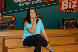 Melanie Subono Tak Mau Fans Beli CD Albumnya