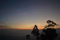 Berburu Mentari Pagi di Puncak Sekunir Dieng