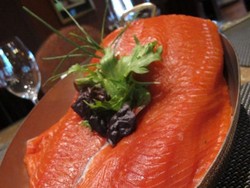Sockeye Salmon dan Coho Salmon Disajikan di RIVA