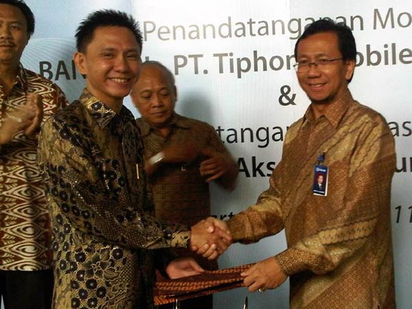 BRI Gaet Ti-phone & AMB Tingkatkan Transaksi Online