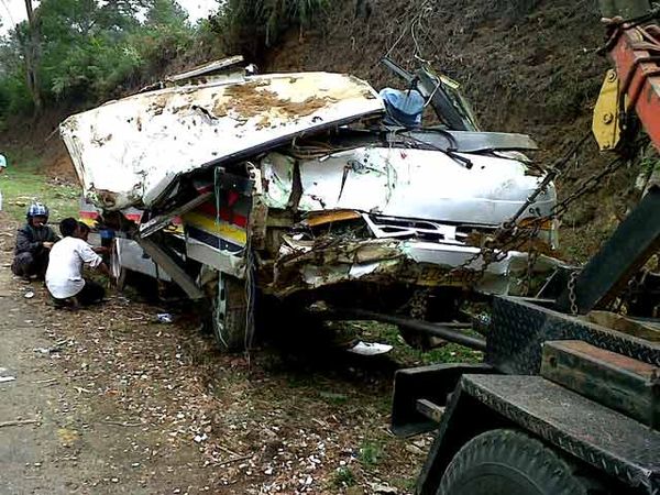 Bus Terguling, 3 Turis Asing Tewas