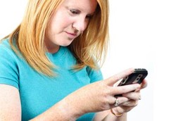 Waspadai Gangguan Leher yang Meningkat Akibat Ponsel