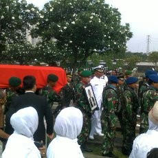  3 Istri Antar Moerdiono ke Peristirahatan Terakhir