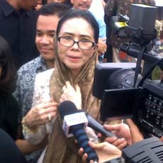  Kebaya Poppy & Pesan Terakhir Moerdiono