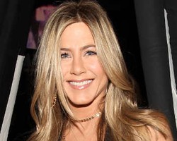Jennifer Aniston Pernah Lempar Kursi ke Sutradara