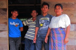 Rumah Kecil di antara ladang kelapa sawit