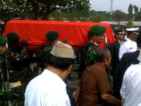 Jenazah Moerdiono Dimakamkan