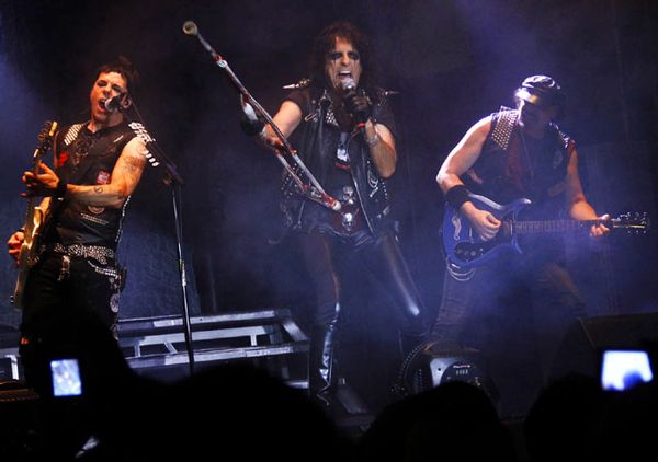 Aksi Gokil Alice Cooper di Jakarta