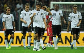 Jerman dan Spanyol Jaga Kesempurnaan